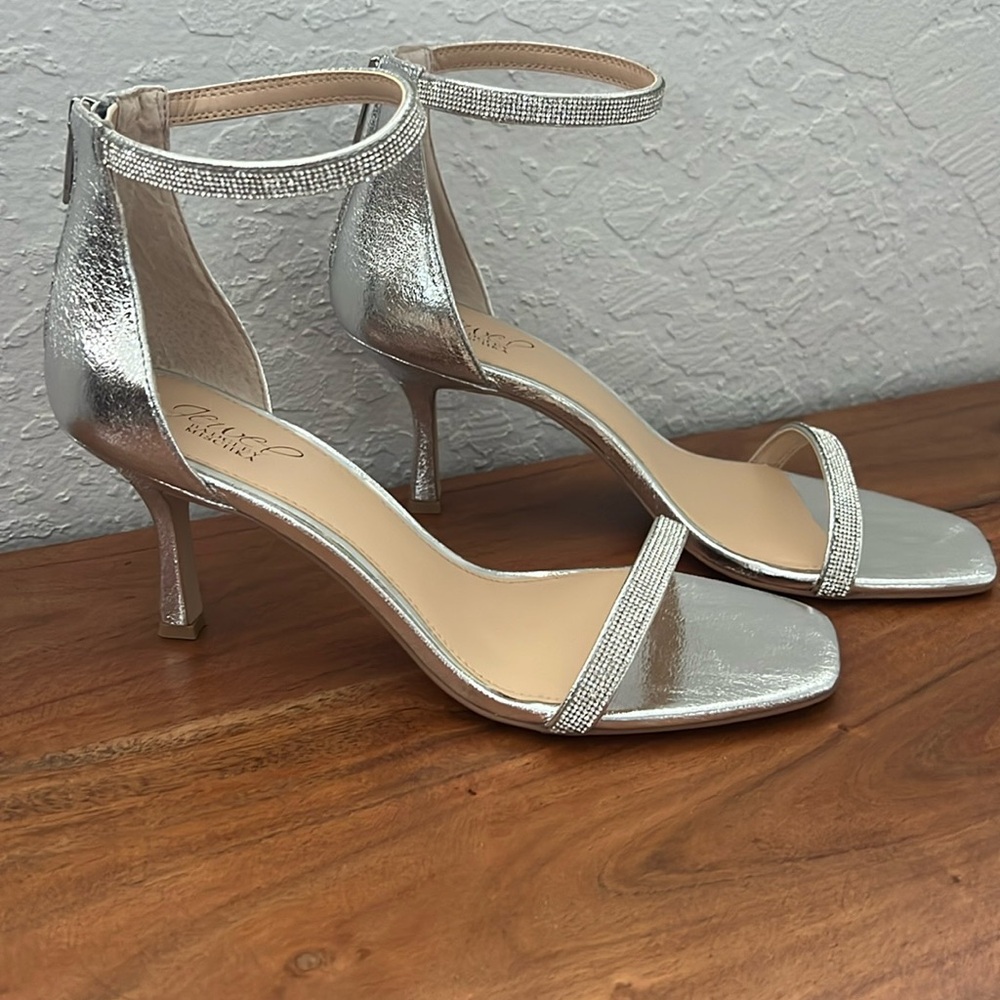 Jewel Bailey Mischka Heels NWT